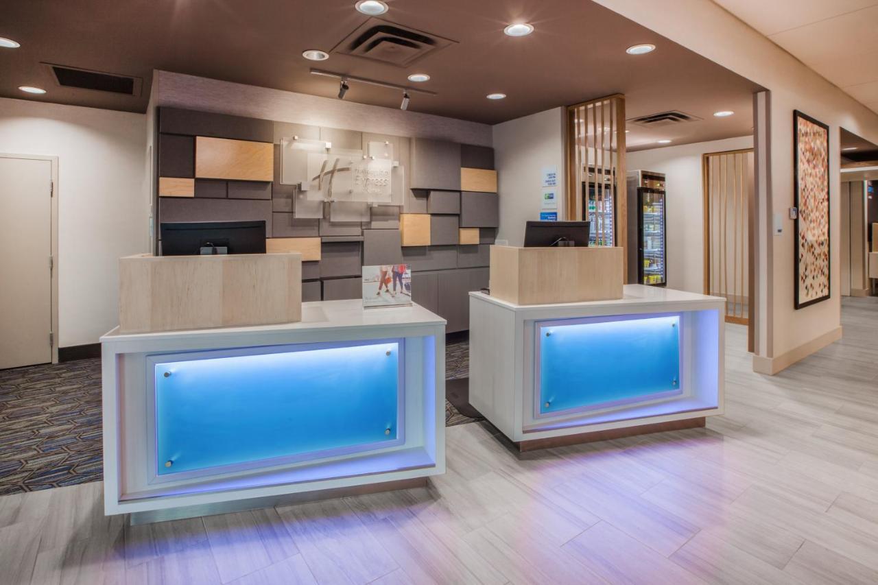Holiday Inn Express & Suites - Dallas Market Center By Ihg Zewnętrze zdjęcie