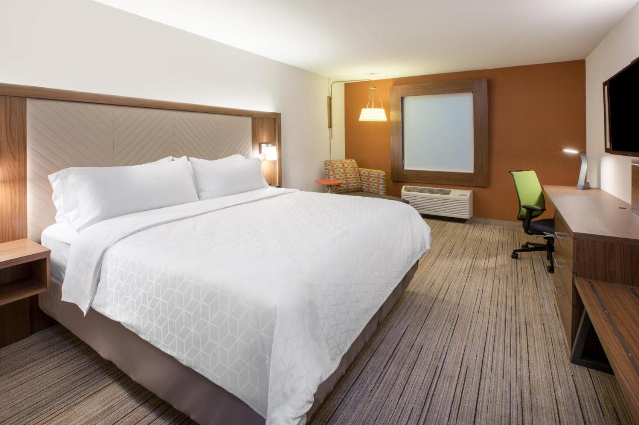 Holiday Inn Express & Suites - Dallas Market Center By Ihg Zewnętrze zdjęcie