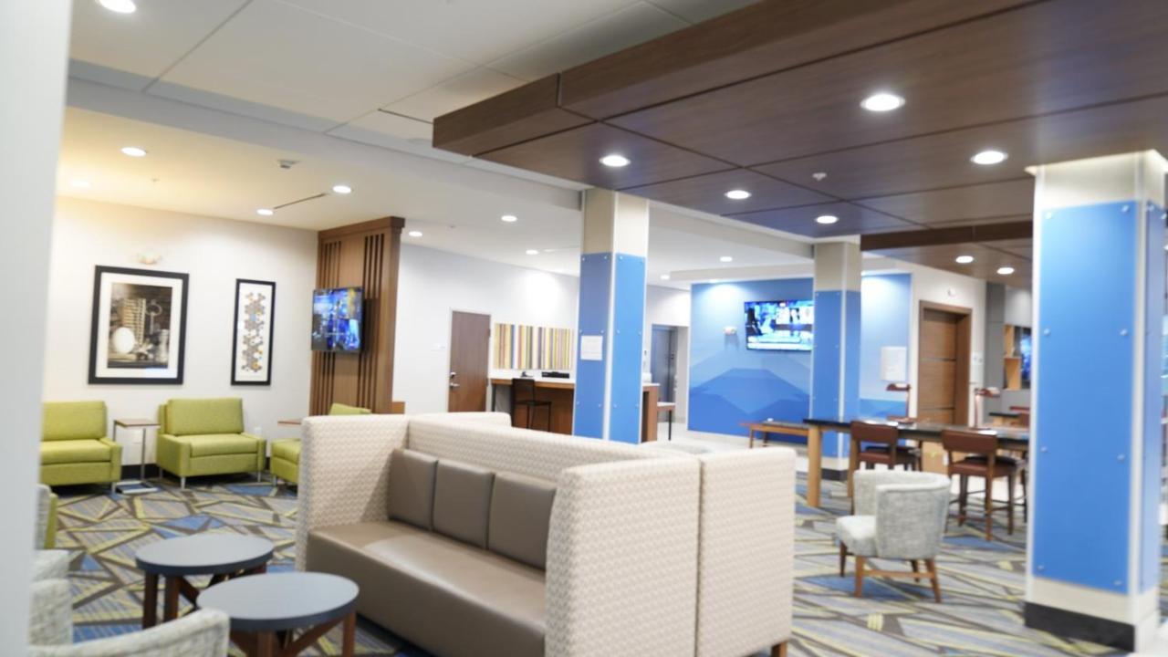 Holiday Inn Express & Suites - Dallas Market Center By Ihg Zewnętrze zdjęcie